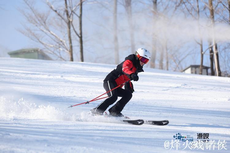周鹏老师分享禾木滑雪，积雪深达膝盖以下